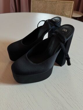 Zara Black Platform heel Size 37